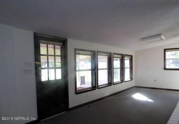 126 Pique Road Crescent City, FL 32112 - Photo 16 of 20 a view of an empty room with a window