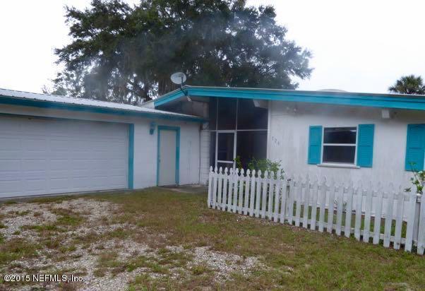 126 Pique Road Crescent City, FL 32112 - Photo 6 of 20 a front view of a house with a garden