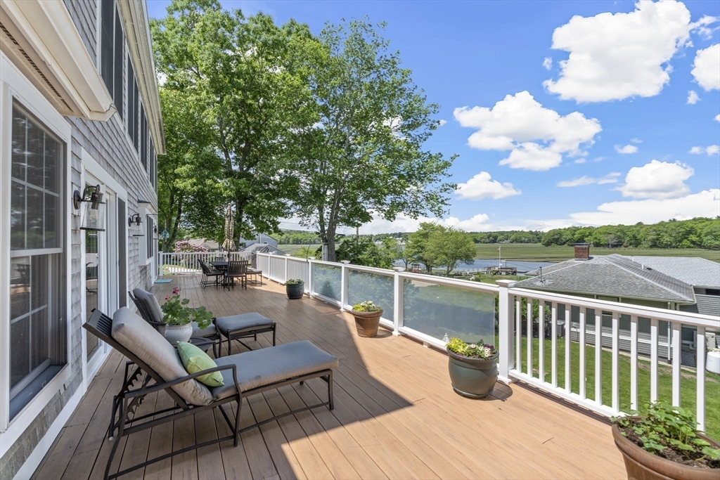 102 Riverside Circle Marshfield, MA 02050 - Photo 6 of 42