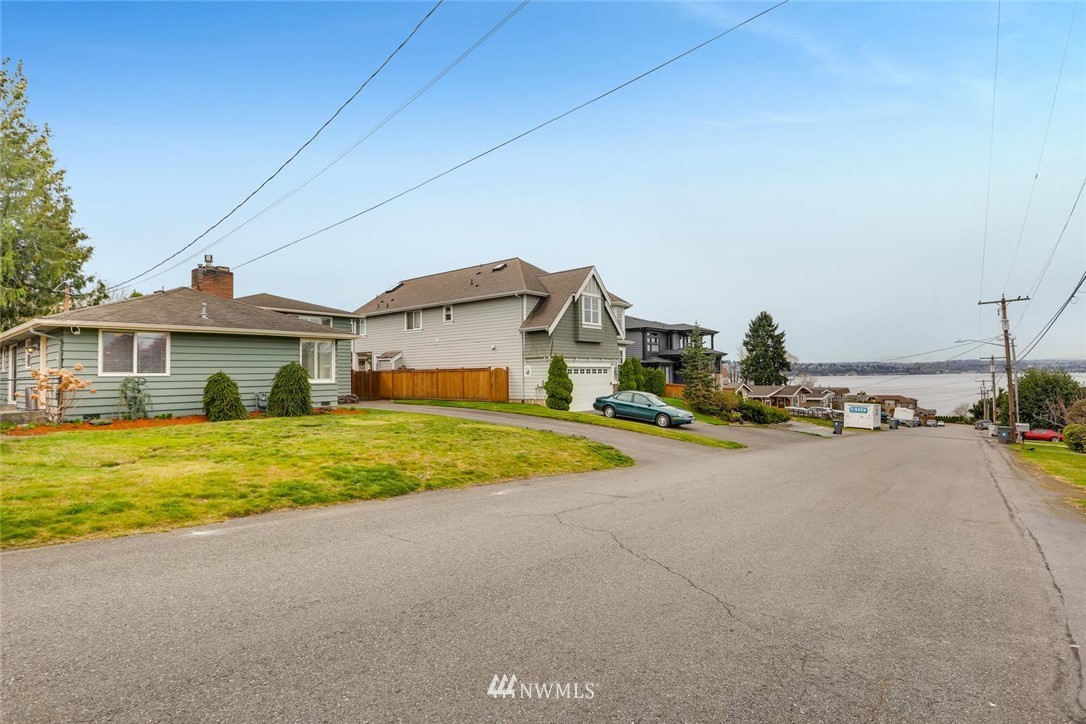 1105 North 34th Street Renton, WA 98056 - Photo 2 of 25