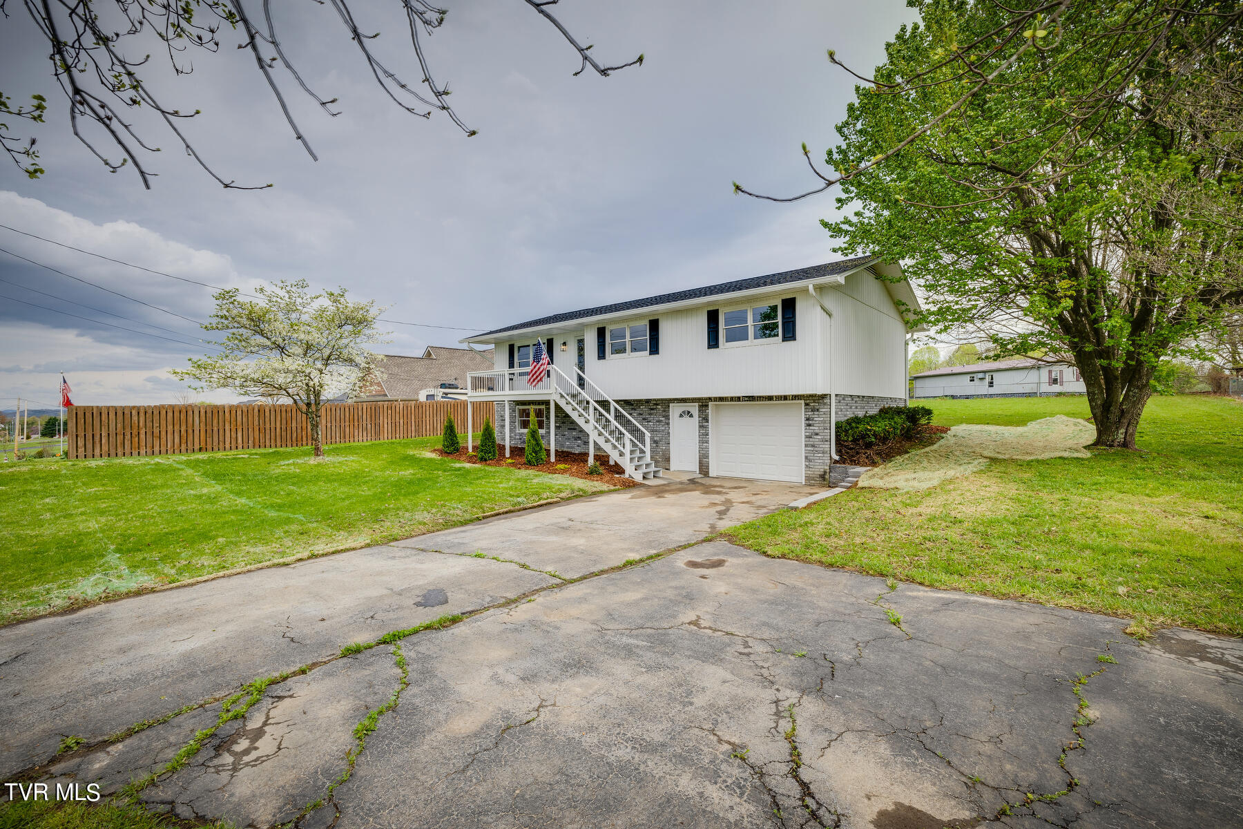 246 Old Stage Road Gray, TN 37615 - Photo 2 of 40 002