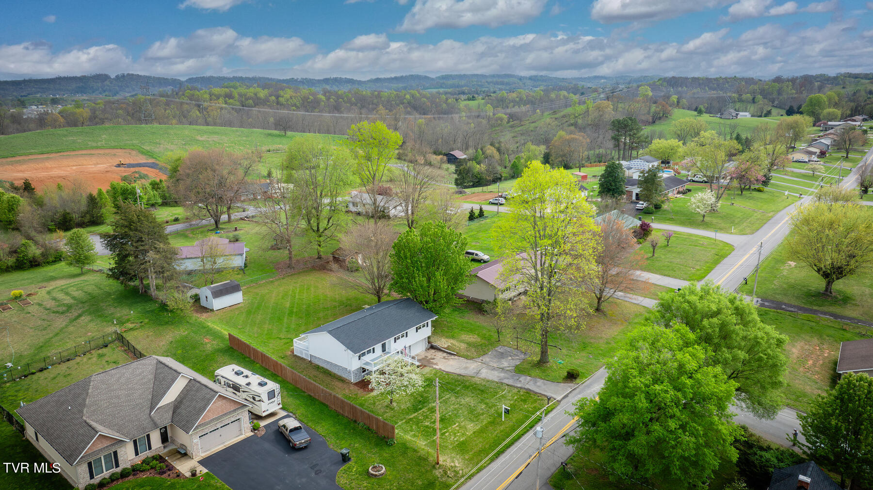 246 Old Stage Road Gray, TN 37615 - Photo 3 of 40 102