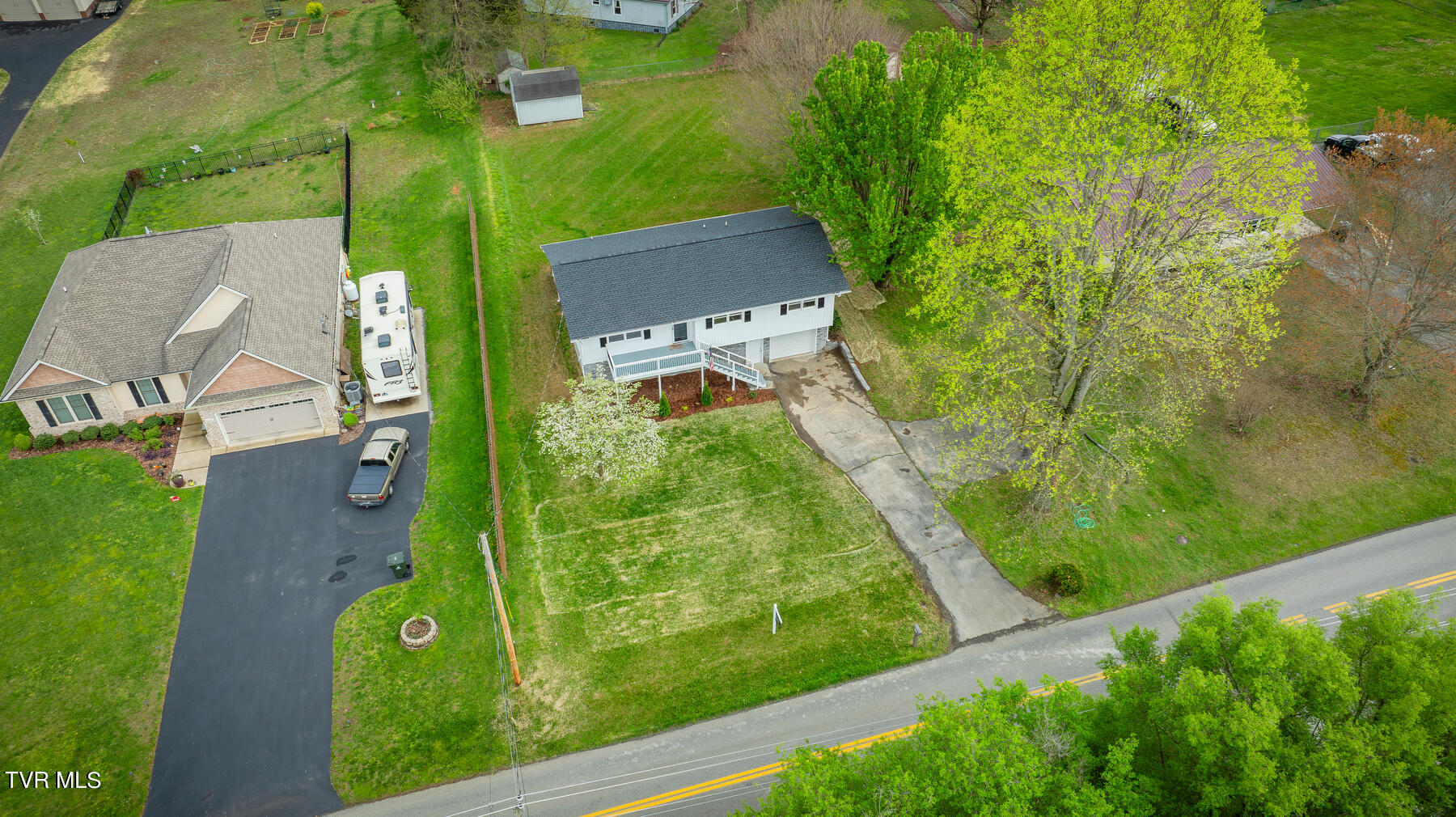 246 Old Stage Road Gray, TN 37615 - Photo 4 of 40 101