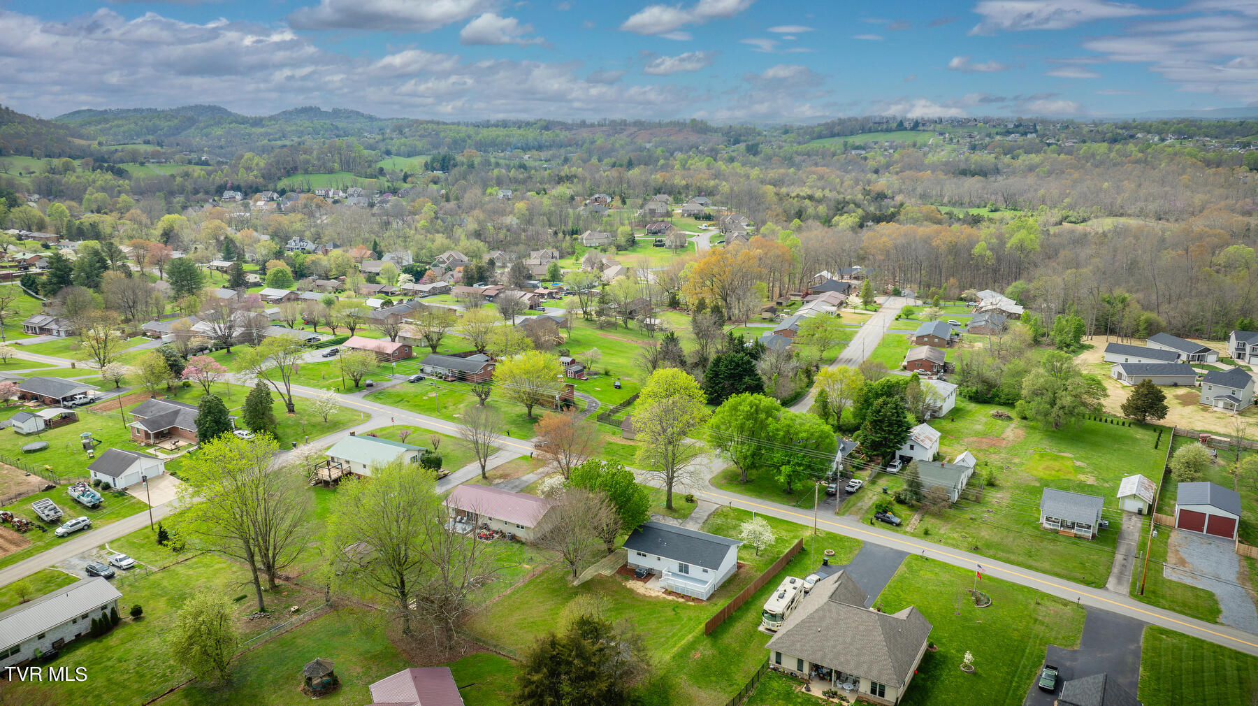 246 Old Stage Road Gray, TN 37615 - Photo 6 of 40 103