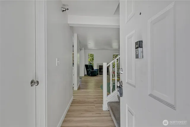 a way to rooms with wooden floor