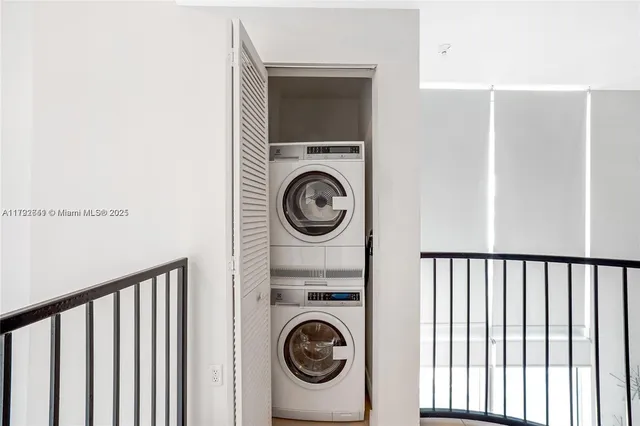 $525,000 | 300 South Biscayne Boulevard, Unit L432, Miami, FL 33131