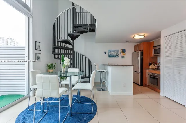 $525,000 | 300 South Biscayne Boulevard, Unit L432, Miami, FL 33131