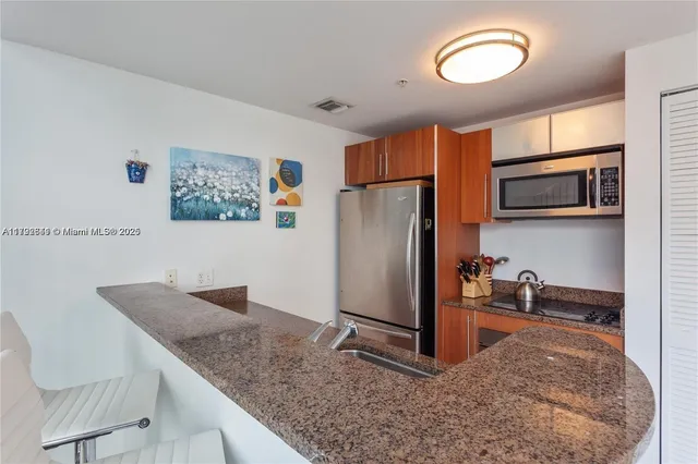 $525,000 | 300 South Biscayne Boulevard, Unit L432, Miami, FL 33131