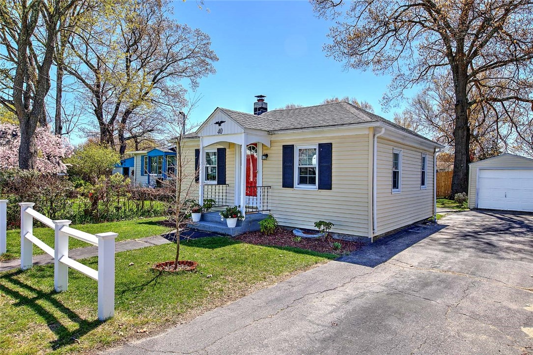 40 Northup Street Warwick, RI 02889 - Photo 2 of 27