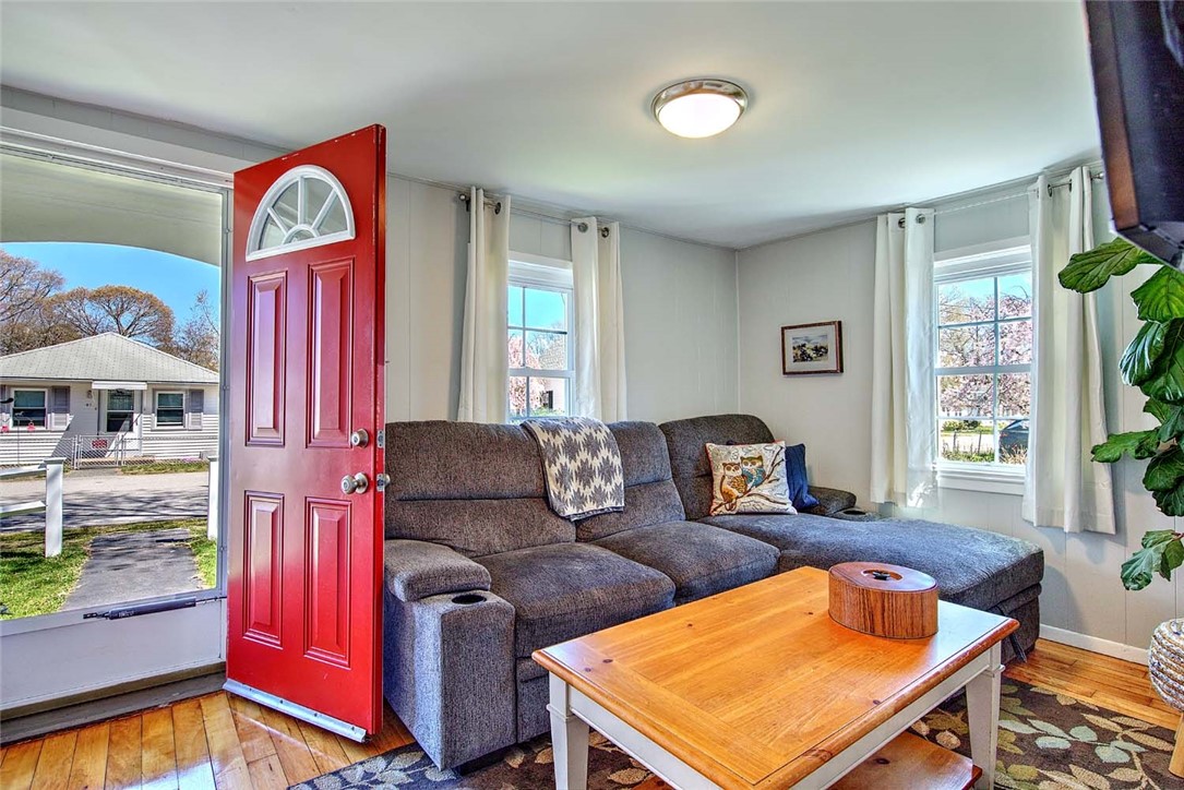 40 Northup Street Warwick, RI 02889 - Photo 3 of 27