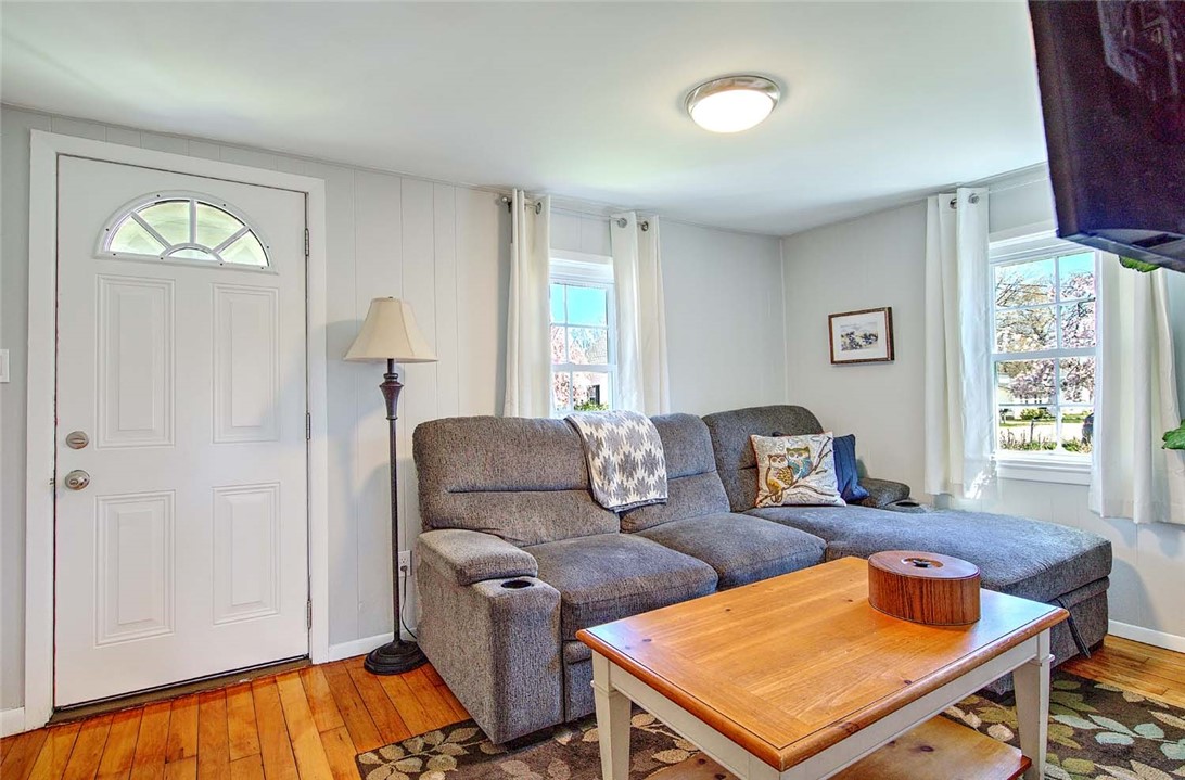 40 Northup Street Warwick, RI 02889 - Photo 4 of 27