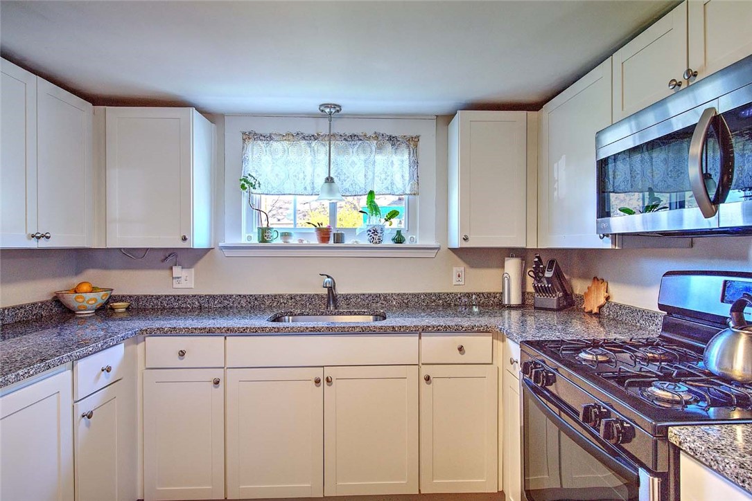 40 Northup Street Warwick, RI 02889 - Photo 6 of 27