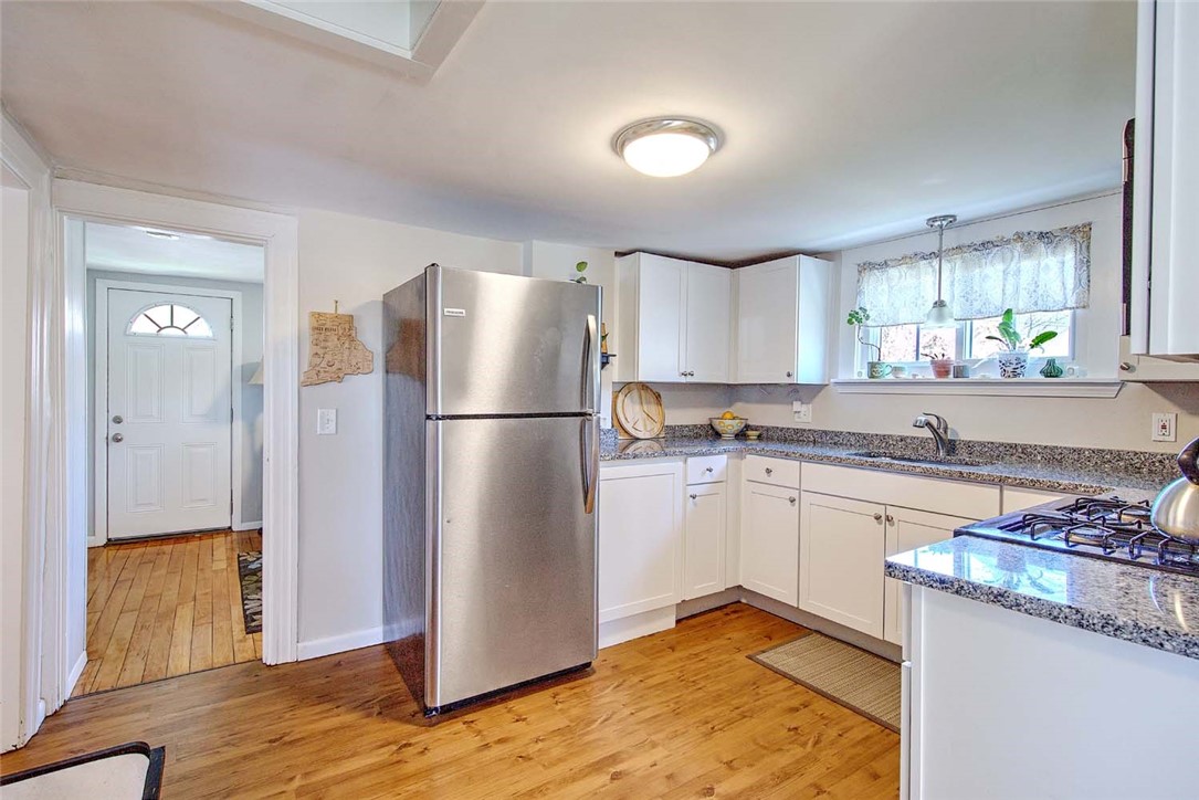 40 Northup Street Warwick, RI 02889 - Photo 7 of 27