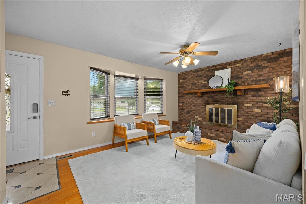 117 Stuart Street Bethalto, IL 62010 - Photo 3 of 34
