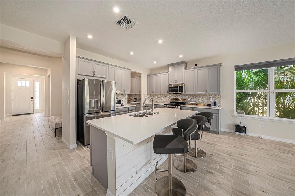 33410 Castaway Loop Wesley Chapel, FL 33543 - Photo 11 of 41