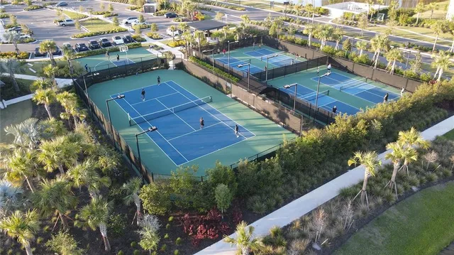 a view of a multi story building