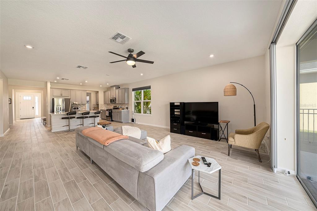 33410 Castaway Loop Wesley Chapel, FL 33543 - Photo 6 of 41