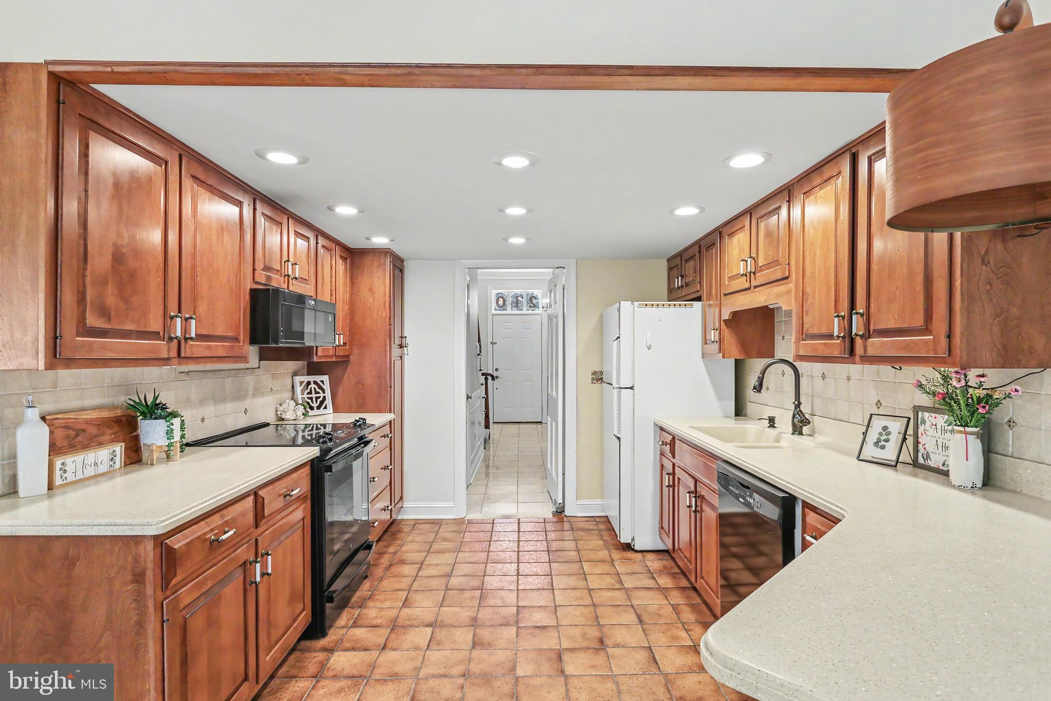 210 Allendale Road Mechanicsburg, PA 17055 - Photo 4 of 32