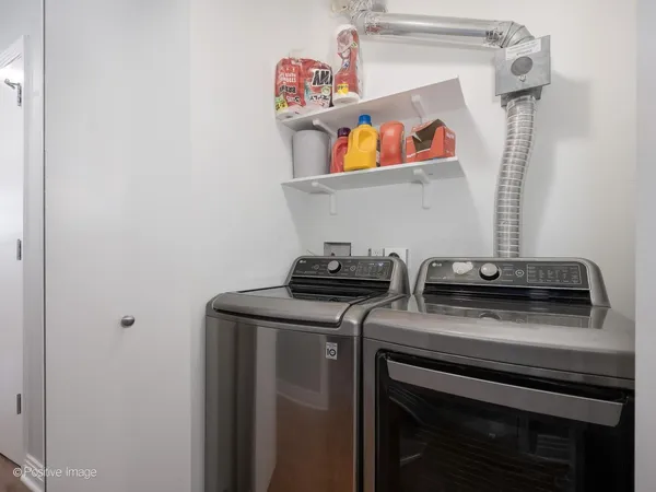 $424,900 | 565 West Quincy Street, Unit 704, Chicago, IL 60661
