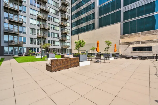 $424,900 | 565 West Quincy Street, Unit 704, Chicago, IL 60661