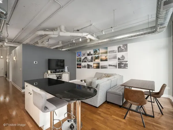 $424,900 | 565 West Quincy Street, Unit 704, Chicago, IL 60661