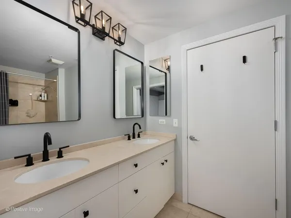 $424,900 | 565 West Quincy Street, Unit 704, Chicago, IL 60661