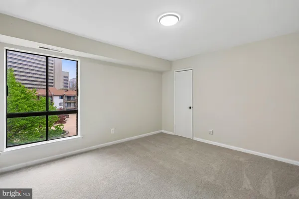 $309,999 | 150 Monroe Street, Unit 302, Rockville, MD 20850