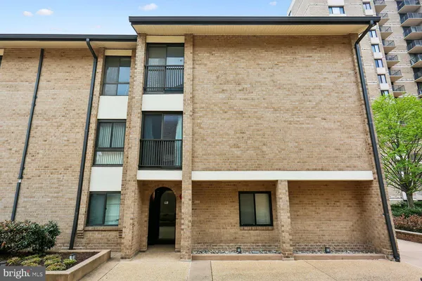 $309,999 | 150 Monroe Street, Unit 302, Rockville, MD 20850
