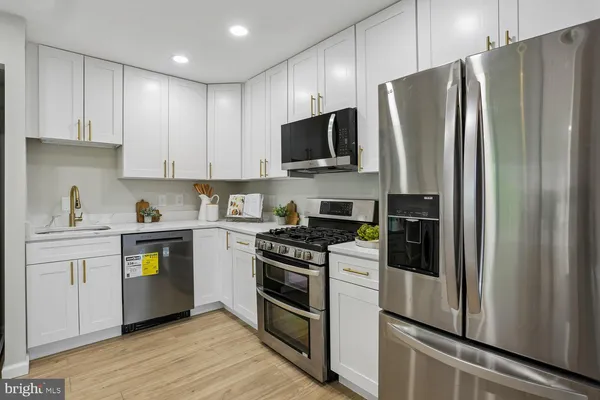$309,999 | 150 Monroe Street, Unit 302, Rockville, MD 20850