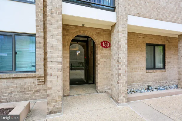 $309,999 | 150 Monroe Street, Unit 302, Rockville, MD 20850