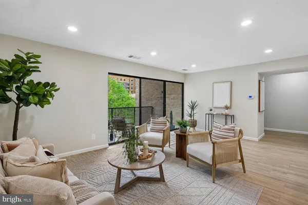 $309,999 | 150 Monroe Street, Unit 302, Rockville, MD 20850