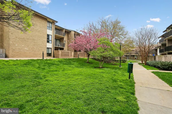 $309,999 | 150 Monroe Street, Unit 302, Rockville, MD 20850