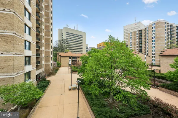 $309,999 | 150 Monroe Street, Unit 302, Rockville, MD 20850