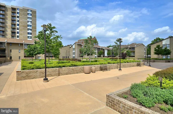 $309,999 | 150 Monroe Street, Unit 302, Rockville, MD 20850