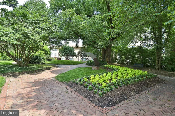 $309,999 | 150 Monroe Street, Unit 302, Rockville, MD 20850