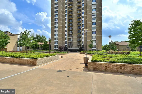 $309,999 | 150 Monroe Street, Unit 302, Rockville, MD 20850