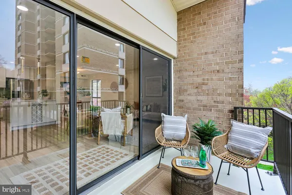 $309,999 | 150 Monroe Street, Unit 302, Rockville, MD 20850
