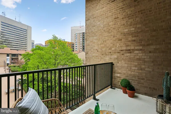 $309,999 | 150 Monroe Street, Unit 302, Rockville, MD 20850