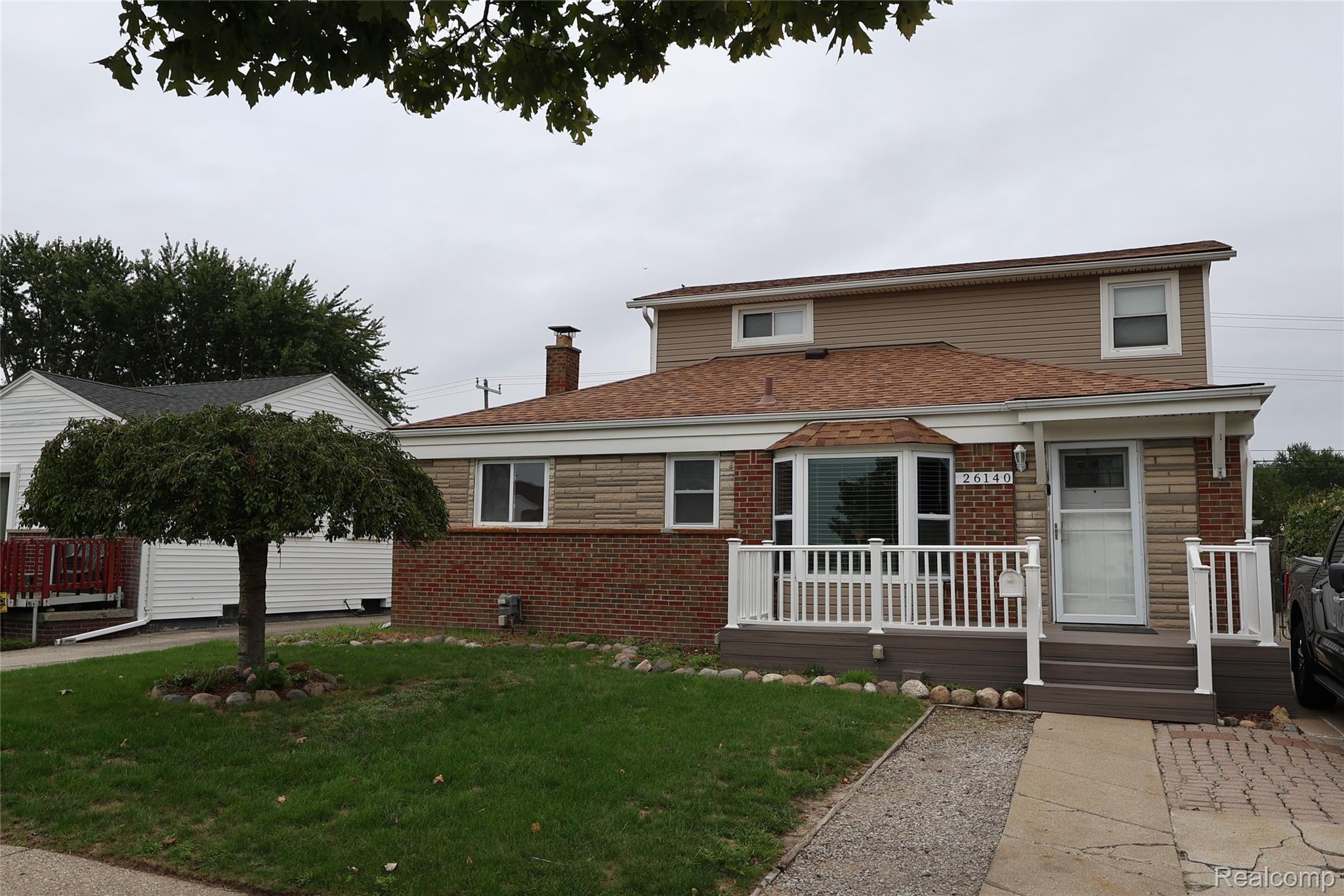 26140 Hayes Road Roseville, MI 48066 - Photo 2 of 21 Brick and stone facade with bay window