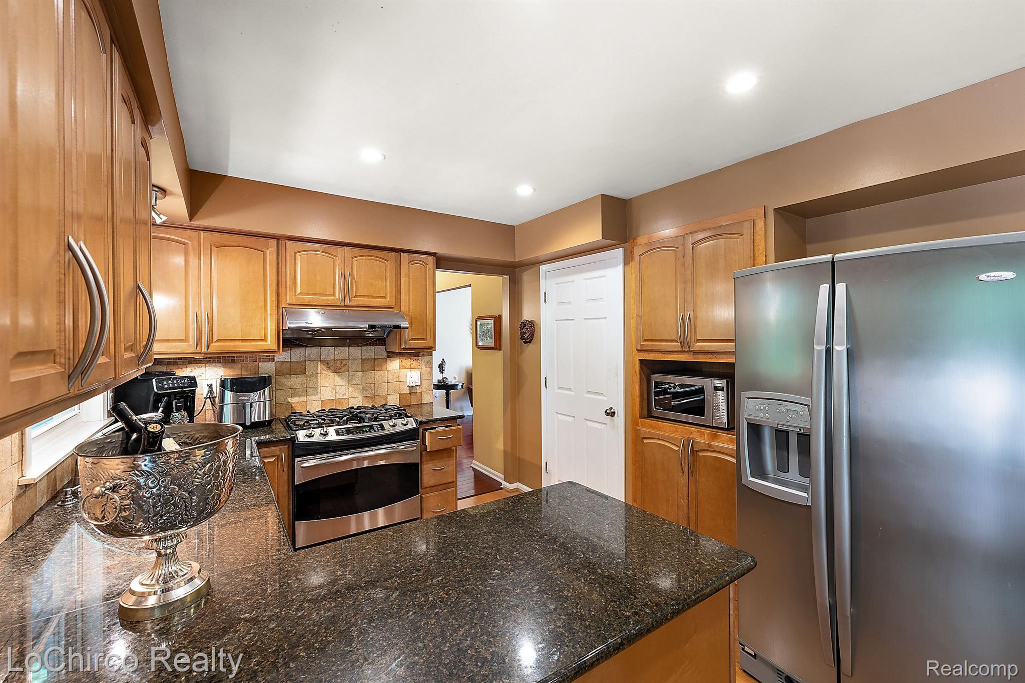 271 Whitney Drive Rochester, MI 48307 - Photo 9 of 53 Gallery Image 9