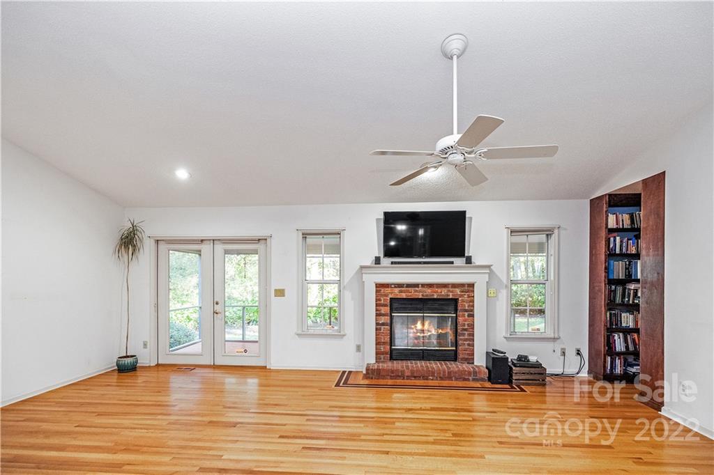 248 Fallen Timber Road Hendersonville, NC 28791 - Photo 7 of 45 Gallery Image 7