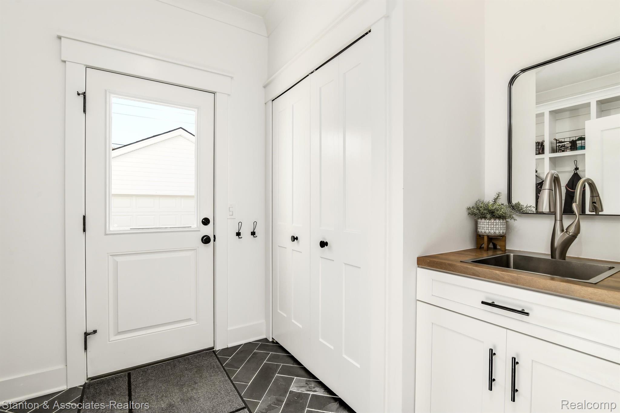 1907 Columbia Road Berkley, MI 48072 - Photo 13 of 27 mud room