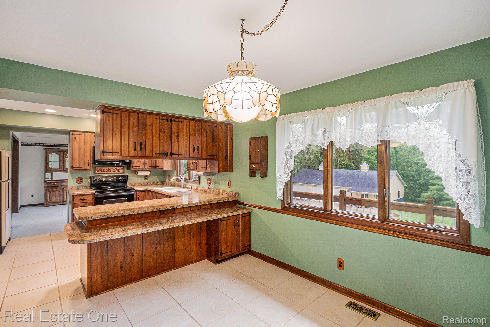 68079 Dequindre Road Oakland, MI 48363 - Photo 8 of 31 Kitchen