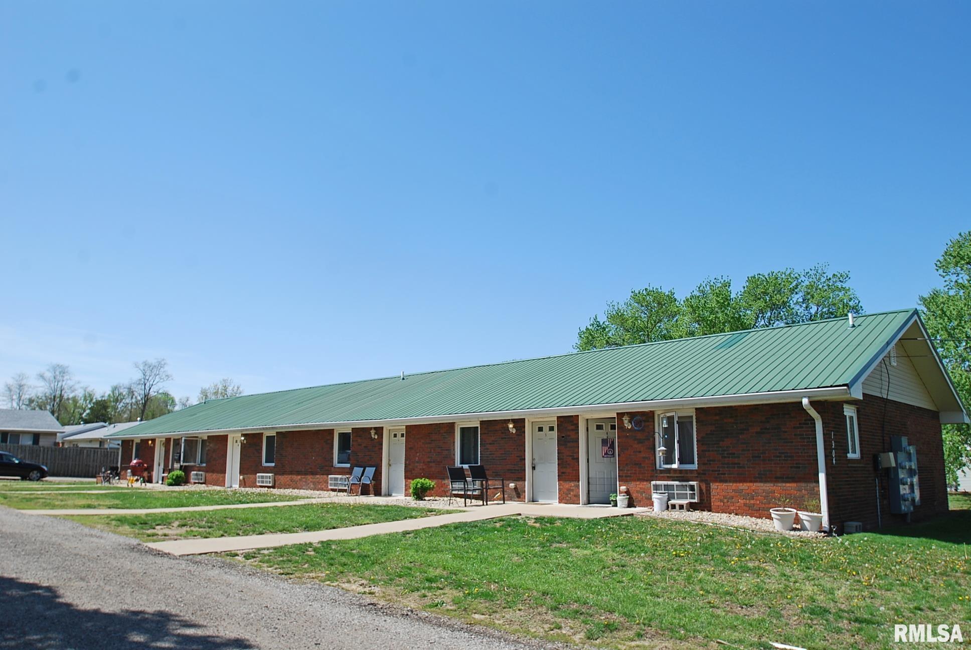 1904 Sheridan Road Pekin, IL 61554 - Photo 2 of 11