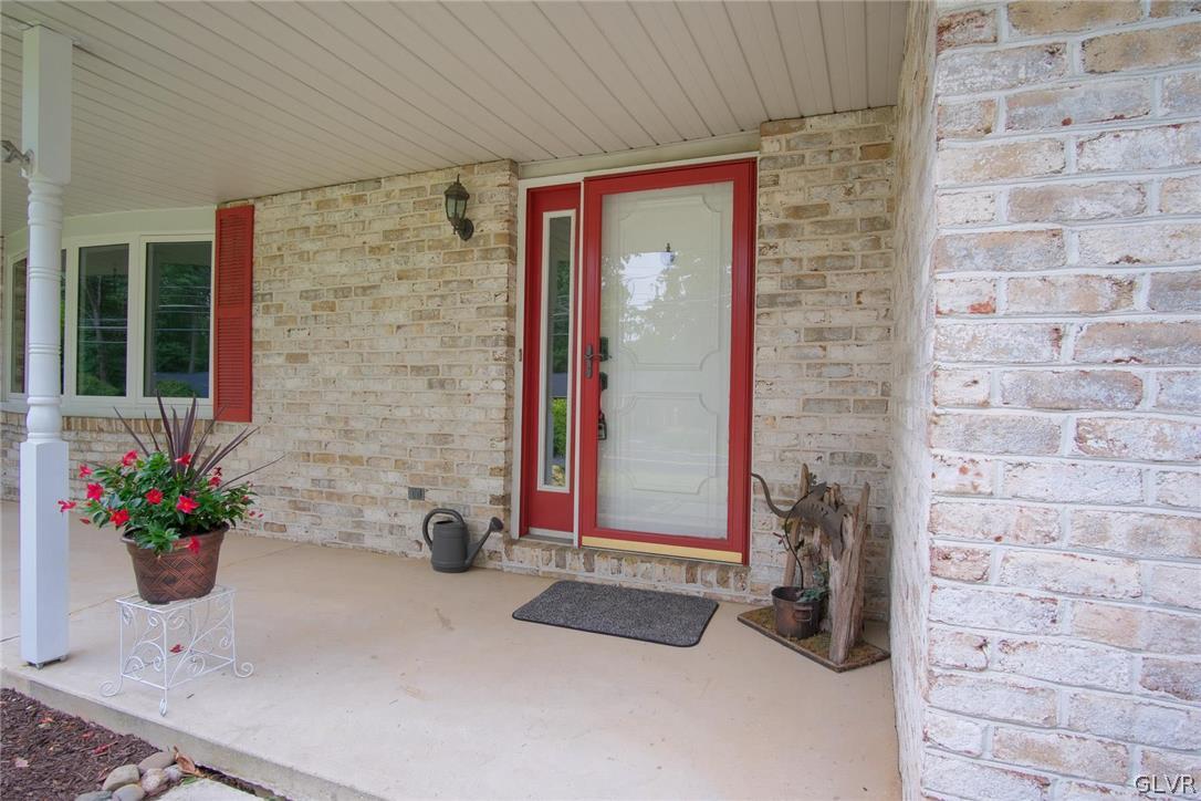 3618 Oakland Road Bethlehem, PA 18020 - Photo 4 of 48 Gallery Image 4
