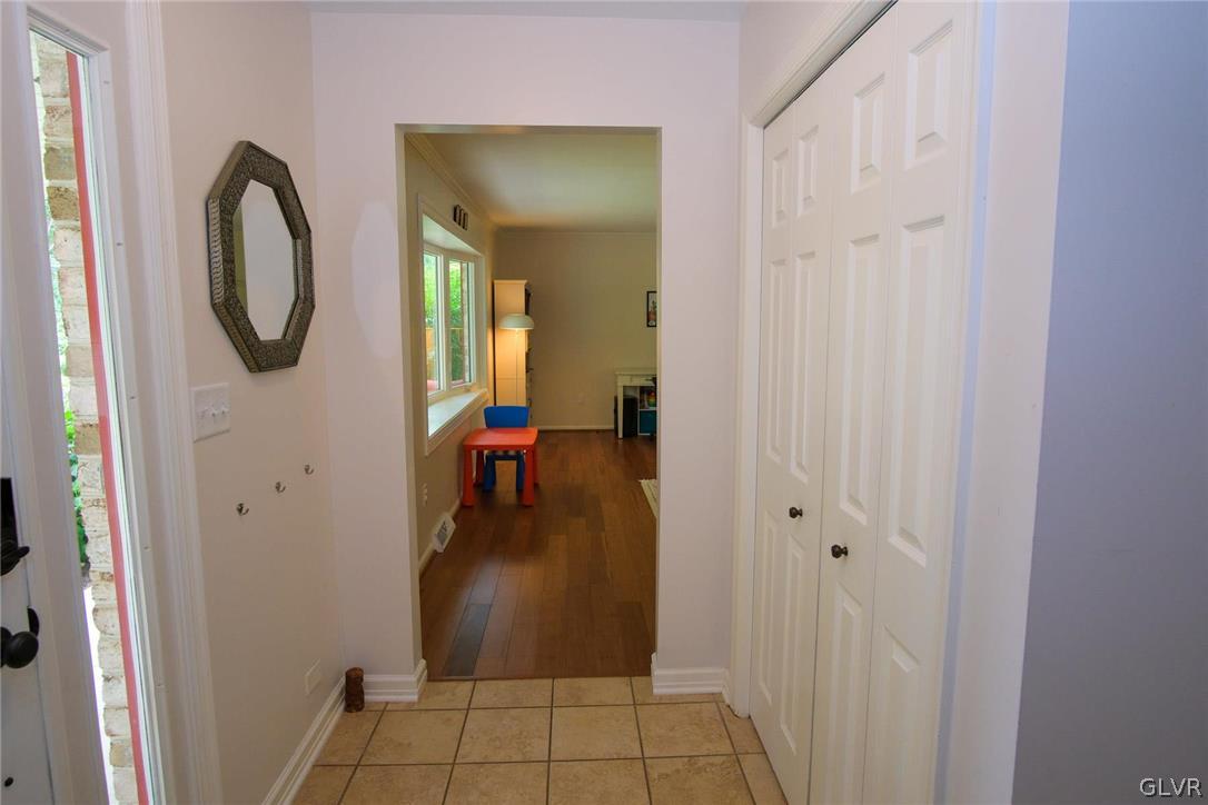 3618 Oakland Road Bethlehem, PA 18020 - Photo 6 of 48 Gallery Image 6
