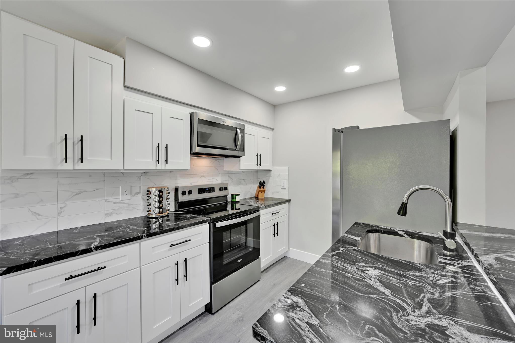 9001 Ridge Avenue, Unit 23 Philadelphia, PA 19128 - Photo 10 of 32 Kitchen