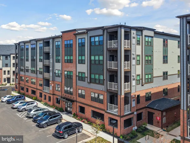 $470,000 | 4395 Peach Lily Lane, Unit 311, Chantilly, VA 20151