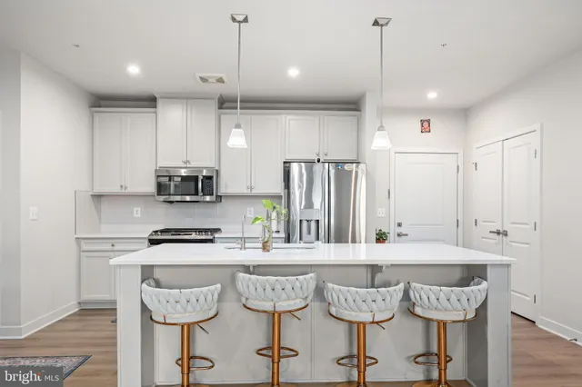 $470,000 | 4395 Peach Lily Lane, Unit 311, Chantilly, VA 20151