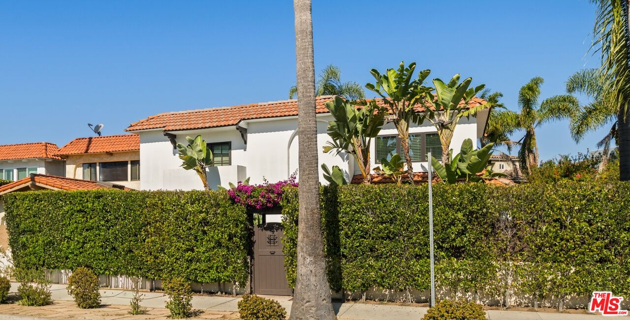 697 Washington Boulevard Marina del Rey, CA 90292 - Photo 1 of 18